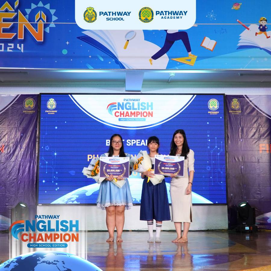 Phạm Trần Thảo Nhi bảng Junior, Nguyễn Quỳnh Anh bảng Senior là 2 BEST SPEAKERS của Pathway English Champion năm nay.