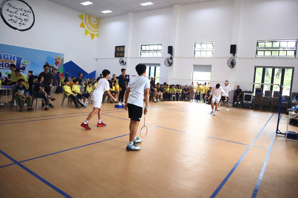 Những trận thi đấu cầu lông đầu tiên tại Nhà đa năng "xịn sò".