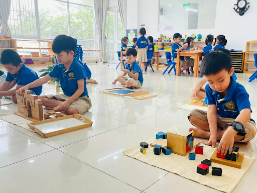 Phương pháp Montessori tại Pathway Tuệ Đức lồng ghép giá trị tỉnh thức rèn luyện khả năng tập trung và khả năng quản trị cảm xúc cho học sinh từ nhỏ.