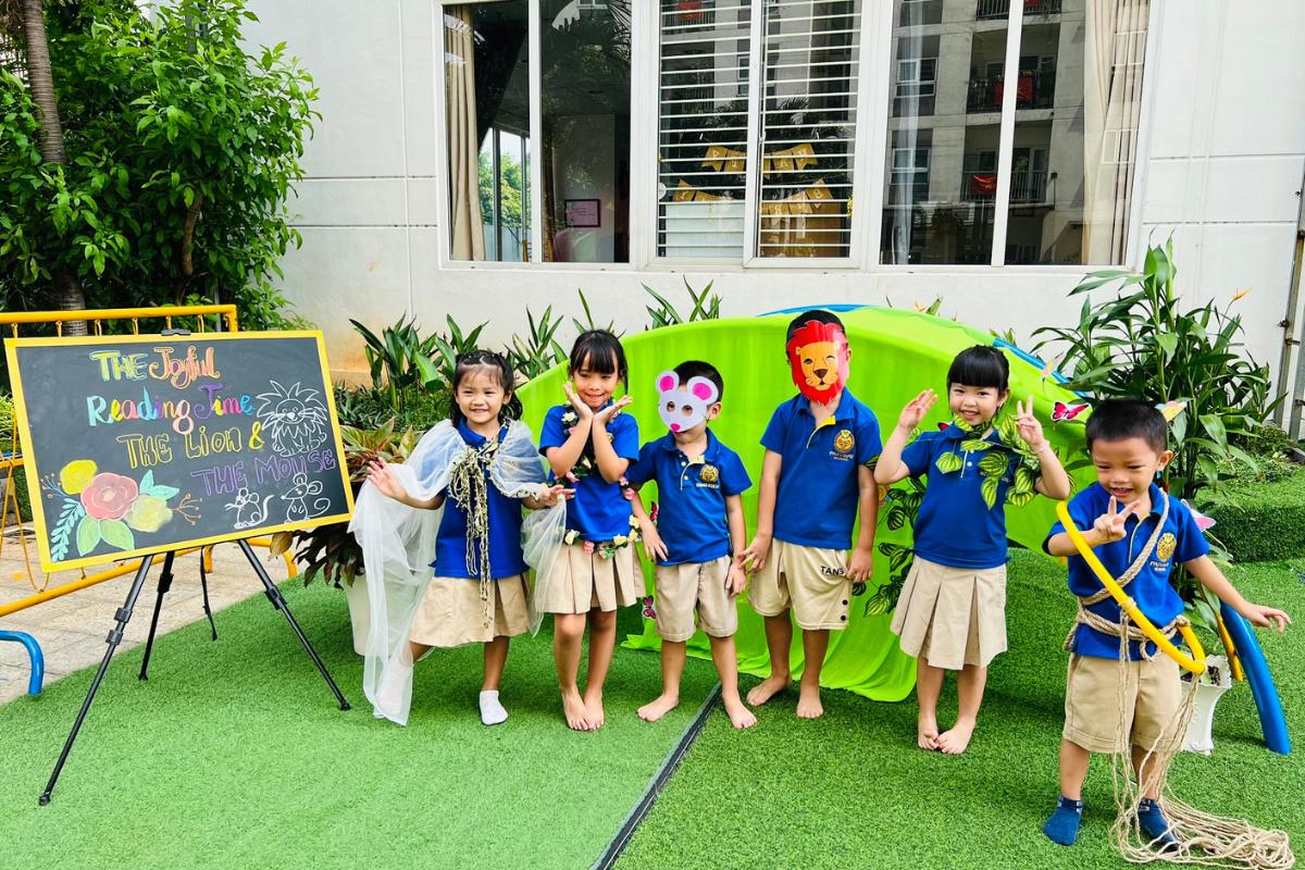 Trường học có nhiều hoạt động trải nghiệm, để con học mà chơi chơi mà học cũng là một bí quyết chọn trường cho con ba mẹ nên lưu ý. 