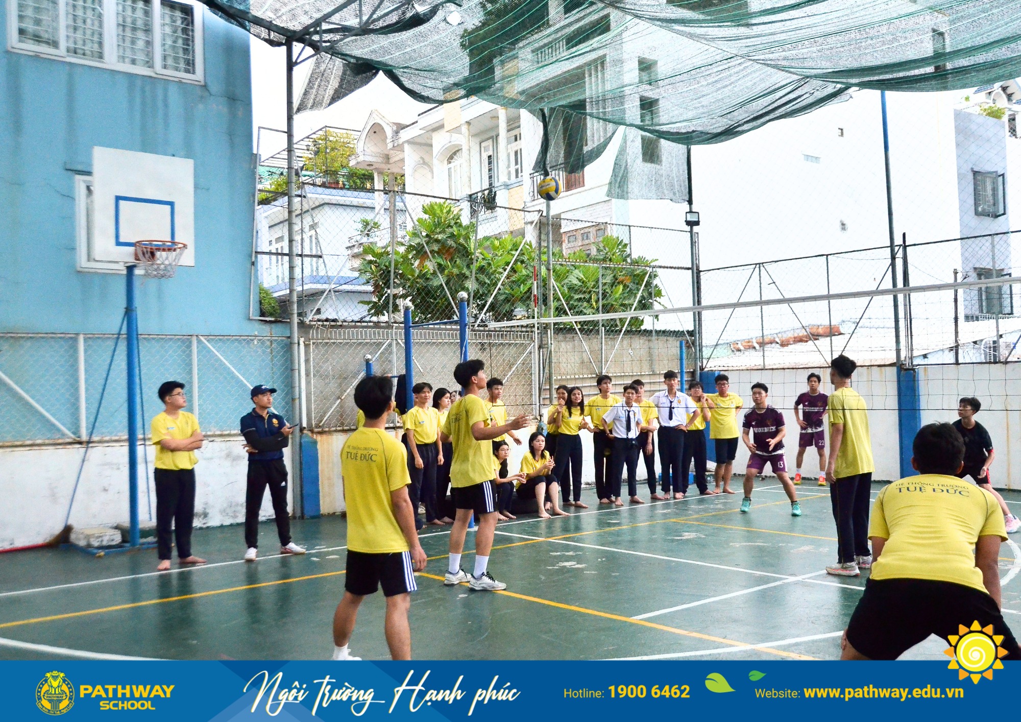 Sân bóng tại Pathway School - là một trong top trường trung học quận 12