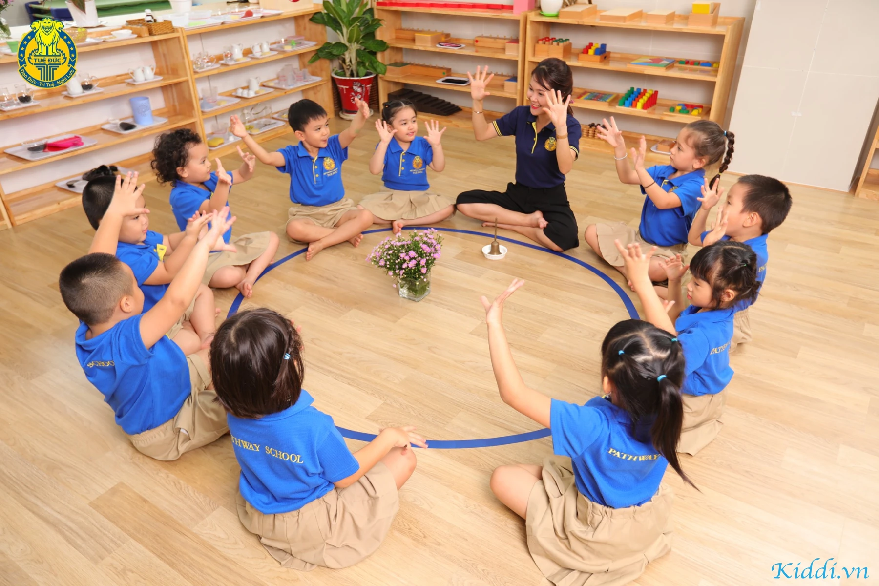 Giáo dục không chỉ là dạy kiến thức, mà là khai mở nhân cách