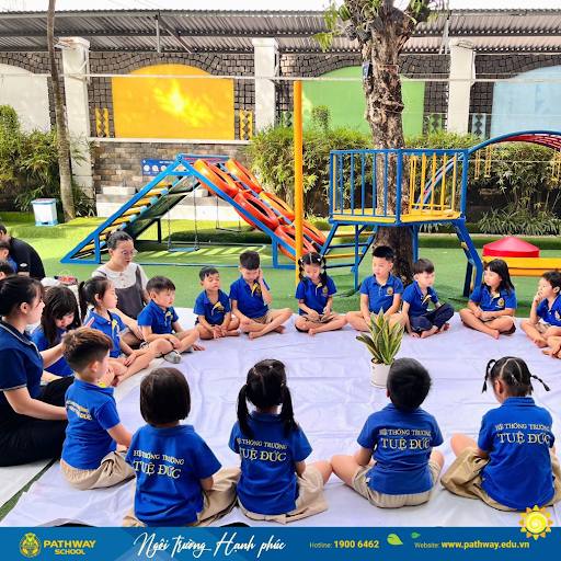 Hoạt động giáo dục nhân cách được xem là một trong những yếu tố quan trọng khi ba mẹ cân nhắc chọn trường tiểu học cho con