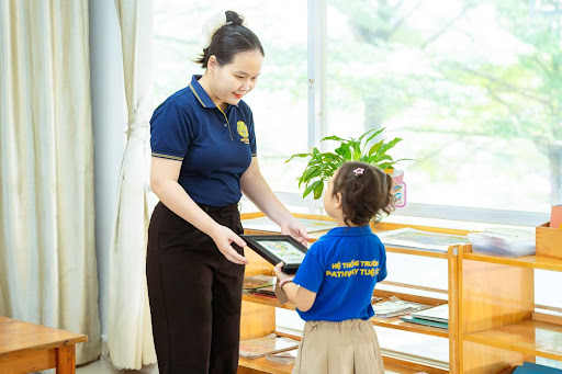 Pathway School thực hành 5 ngôn ngữ yêu thương dành cho trẻ em, và quà tặng ý nghĩa chính là cách thầy cô gửi gắm sự trân trọng đến học sinh.
