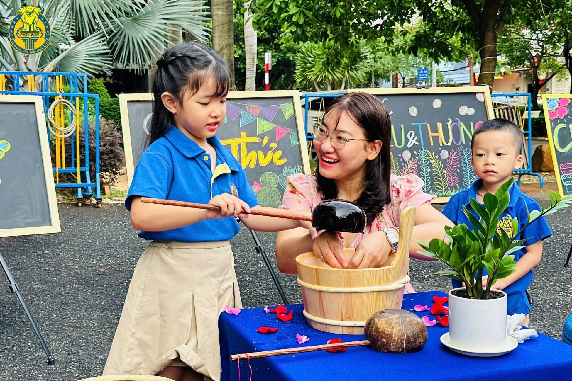 Tại Pathway School, kỹ năng giao tiếp cho trẻ mầm non được chú trọng phát triển thông qua nhiều hoạt động