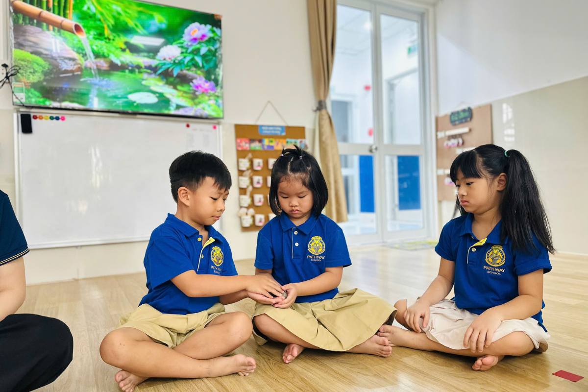 Học sinh Mầm non Pathway có nhều không gian để phát triển kỹ năng giao tiếp. 