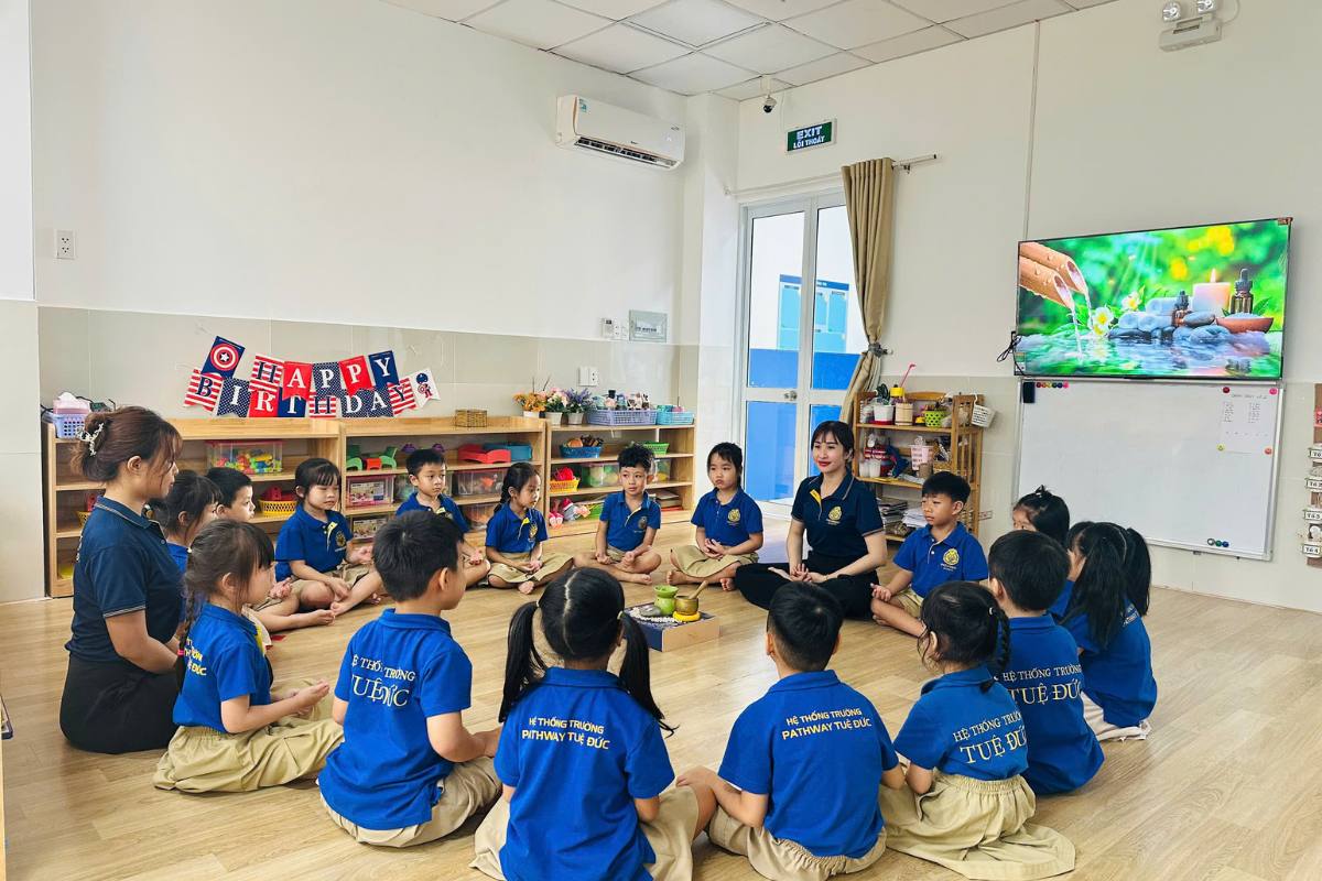 Pathway kiến tạo không gian an toàn, lành mạnh để con tự tin phát triển kỹ năng giao tiếp của mình. 