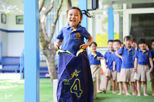Phát triển vận động thô & vận động tinh là mục tiêu trọng tâm của giáo dục thể chất ở trẻ mầm non.