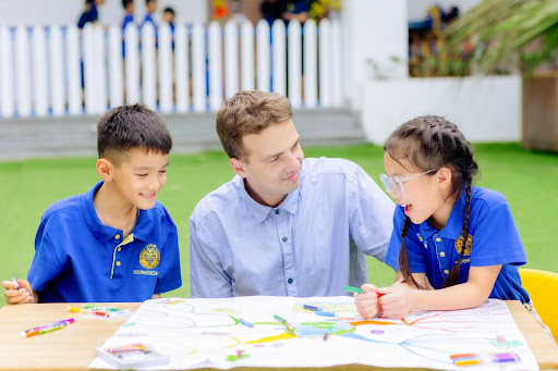 Pathway School là một trong top các trường tiểu ở Hồ Chí Minh Phương pháp giáo dục dựa trên Học thuyết Kiến tạo.