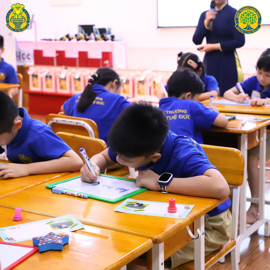 Học sinh Pathway School học tư duy Toán A+ thông qua các bộ học cụ đa dạng