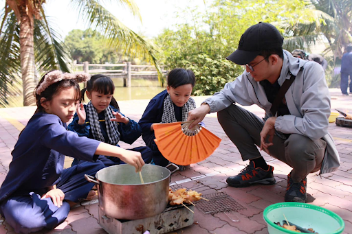 Chương trình trải nghiệm cho học sinh tiểu học giúp trẻ học tập chủ động thông qua các hoạt động thực hành gắn với đời sống thực tế.Thông qua chương trình trải nghiệm cho học sinh tiểu học, trẻ không chỉ tiếp thu kiến thức mà còn phát triển kỹ năng tư duy, giao tiếp và hợp tác.

Một chương trình trải nghiệm cho học sinh tiểu học bài bản tạo điều kiện để học sinh khám phá, thử nghiệm và hình thành tư duy độc lập từ sớm.

Các hoạt động trong chương trình trải nghiệm cho học sinh tiểu học góp phần nuôi dưỡng sự tự tin, sáng tạo và khả năng giải quyết vấn đề.

Chương trình trải nghiệm cho học sinh tiểu học là nền tảng quan trọng giúp trẻ phát triển toàn diện cả trí tuệ, cảm xúc và kỹ năng sống.

Nếu bạn muốn mình chỉnh lại theo chuẩn SEO hơn, gắn Pathway Academy, hoặc viết thành đoạn mở bài/kết bài, mình làm tiếp cho nha 👍