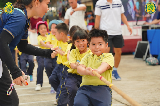 Thông qua chương trình trải nghiệm cho học sinh tiểu học, trẻ không chỉ tiếp thu kiến thức mà còn phát triển kỹ năng tư duy, giao tiếp và hợp tác.