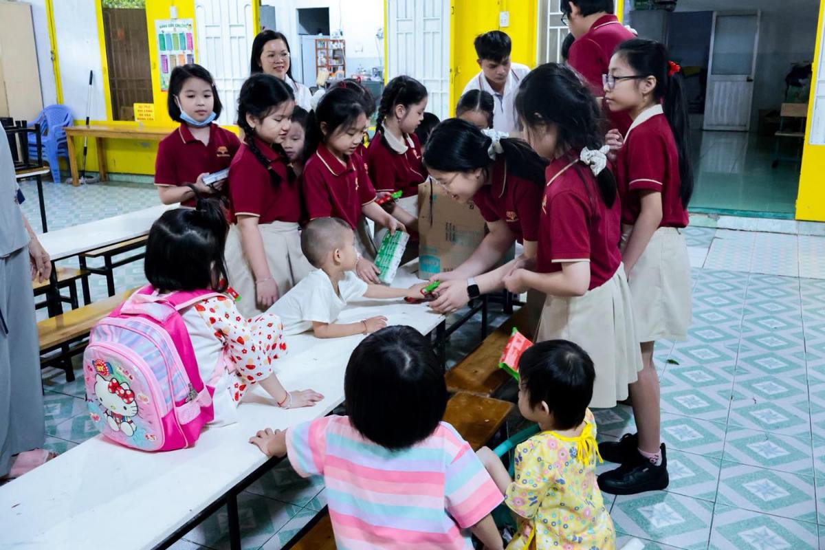 Môi trường học tập thân thiện tại Ruby School thuộc nhóm các trường tiểu học ở Hồ Chí Minh phù hợp định hướng học tập cân bằng.