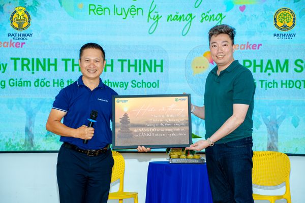 Buổi talkshow Pathway Share & Care với sự góp mặt của 2 diễn giả